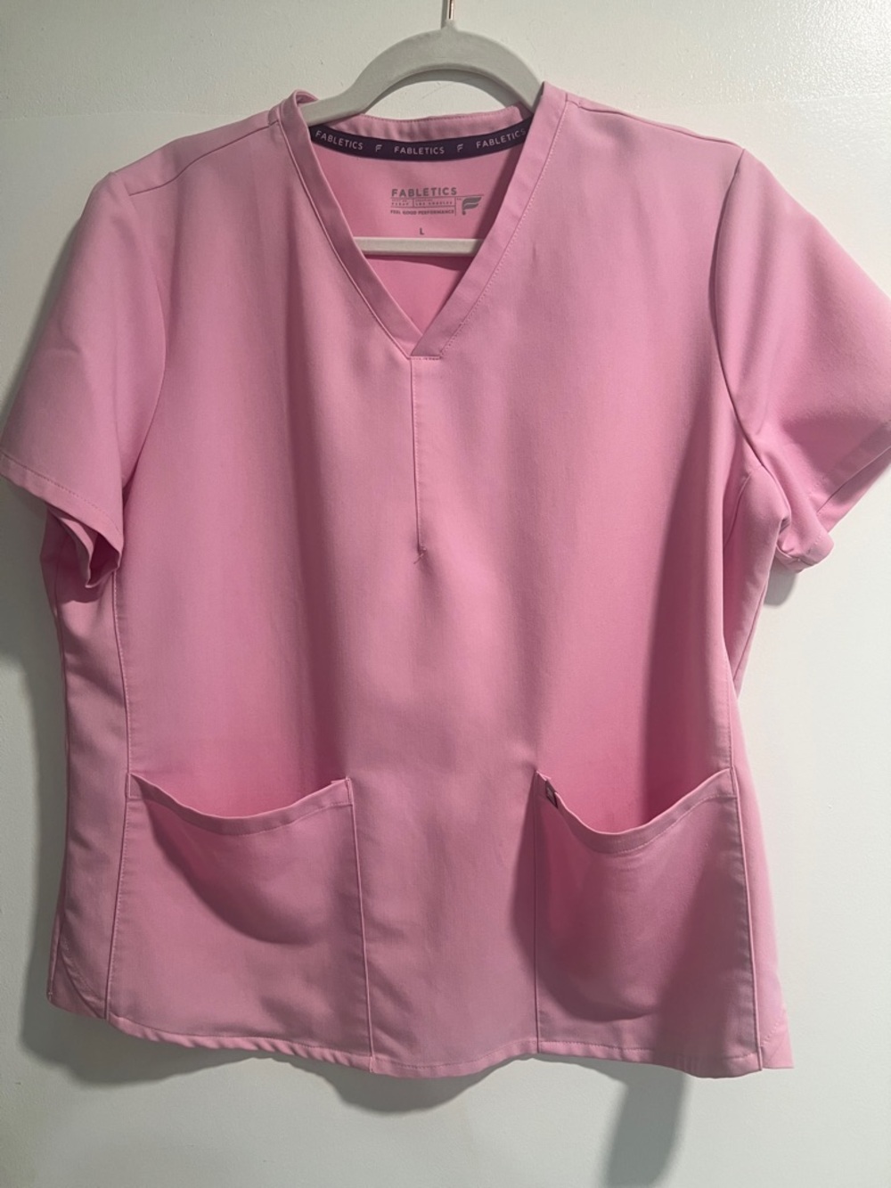 Fabletics Method Two-Pocket Scrub Top - Picture 4 of 6